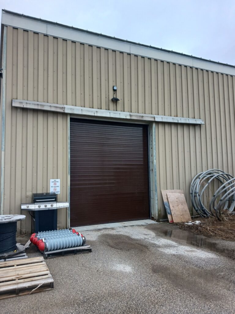 𝗕𝗿𝘂𝗰𝗲 𝗣𝗼𝘄𝗲𝗿 – 𝗥𝗼𝗹𝗹𝗶𝗻𝗴 𝗦𝘁𝗲𝗲𝗹 𝗗𝗼𝗼𝗿 𝗥𝗲𝗽𝗹𝗮𝗰𝗲𝗺𝗲𝗻𝘁